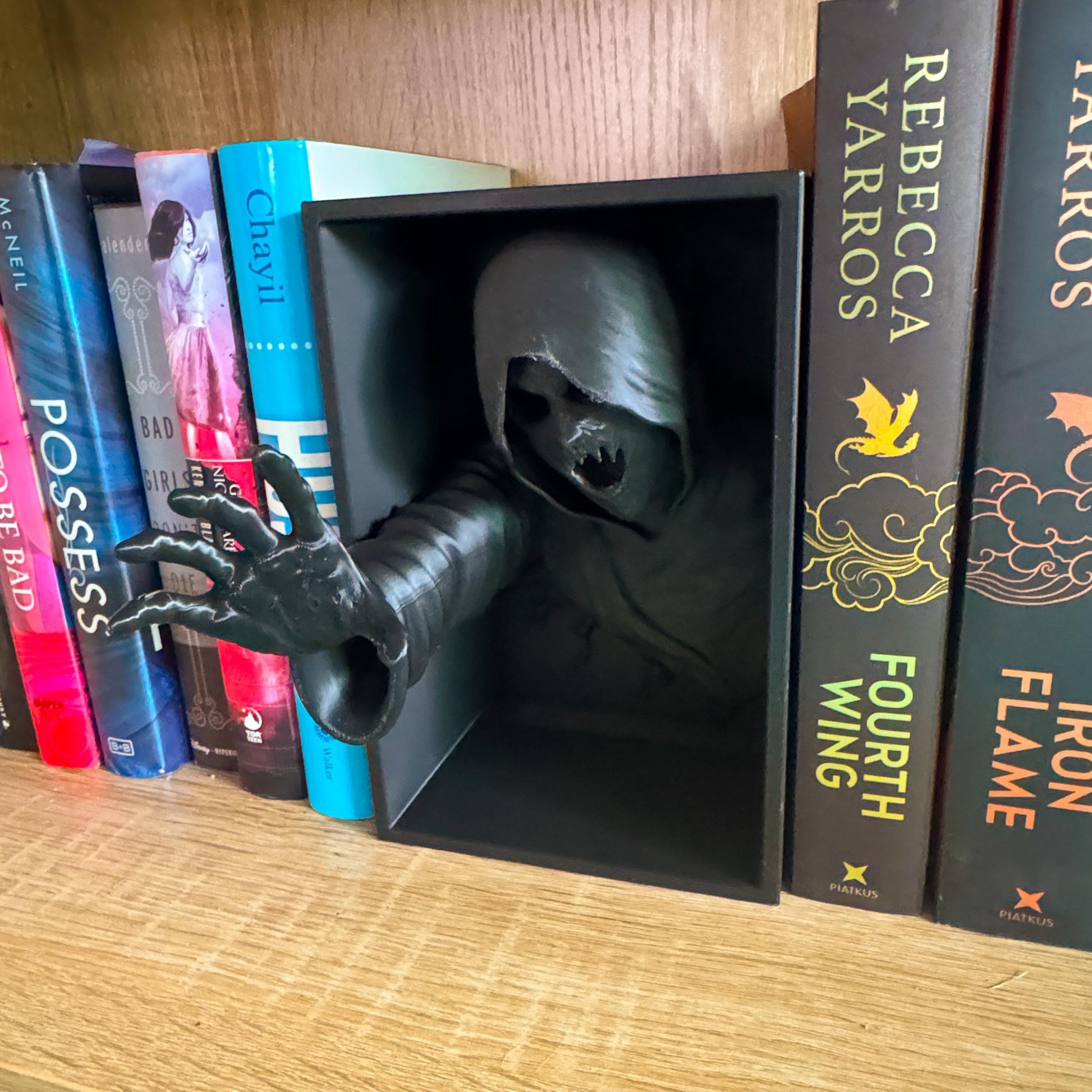 Void Reaper Book Nook | 3d printed | Grim Reaper | Dementor-Inspired Fantasy Bookshelf Insert