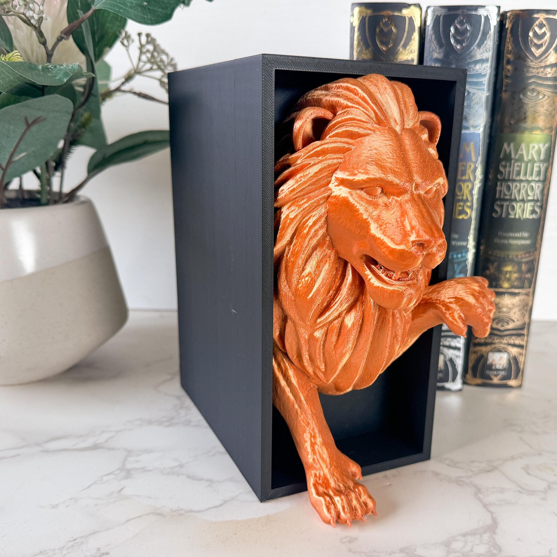 Lion Book Nook | 3d printed | book nook | wizard house inspiration