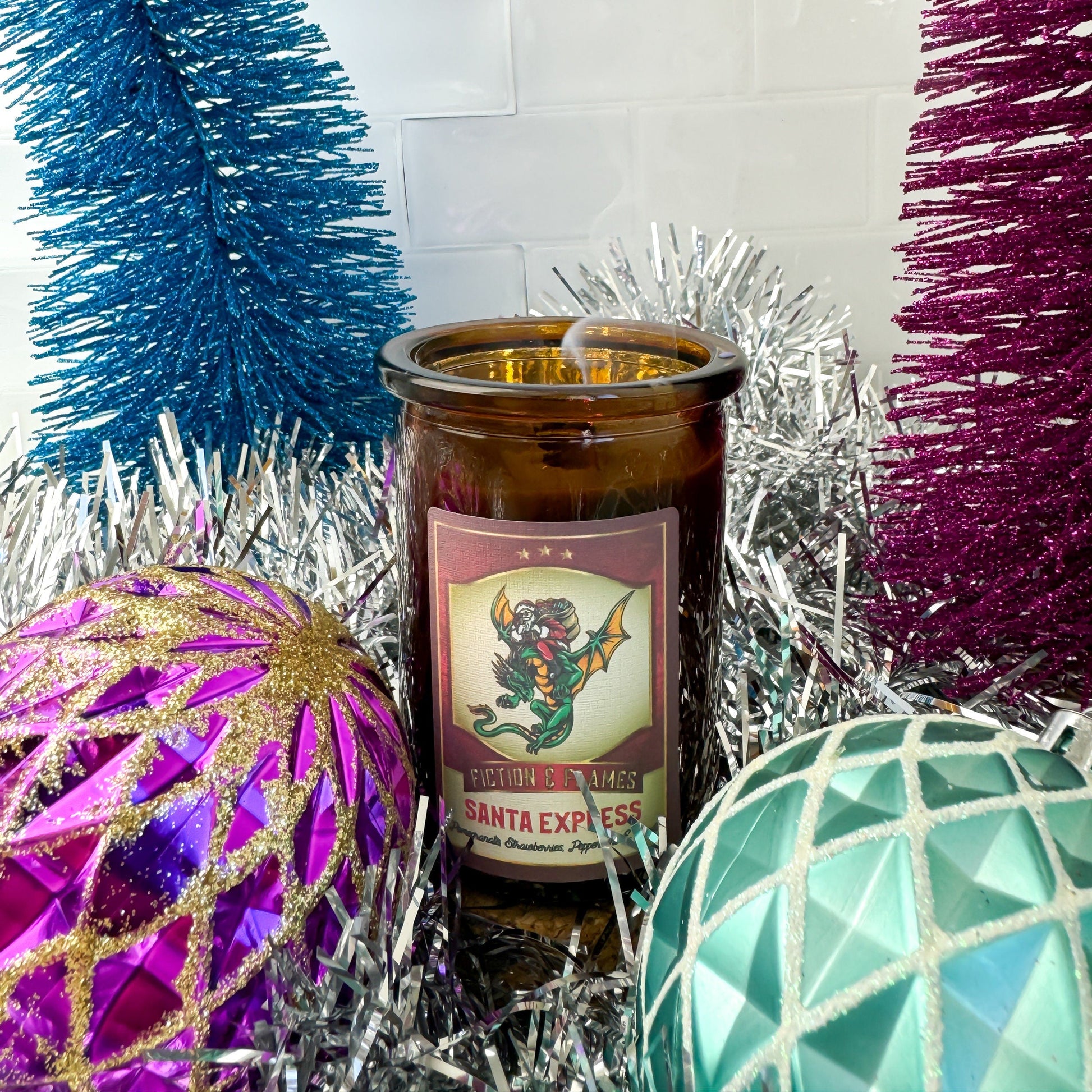 Santa Express Christmas Candle - Pomegranate, Strawberries, Peppermint & Vanilla Scent